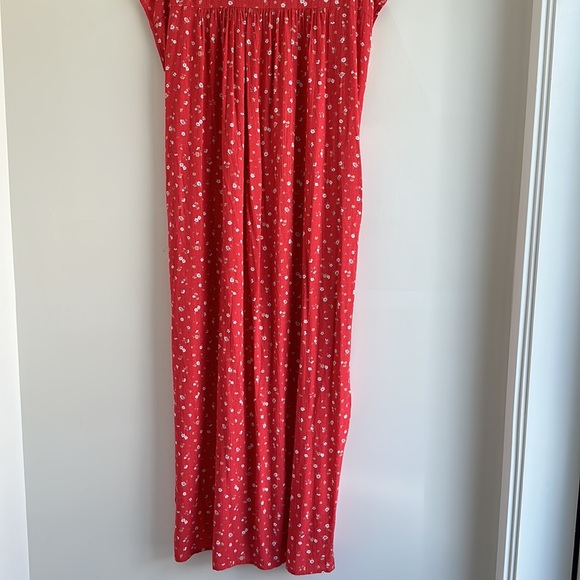 SADIE & SAGE | Long V-Neck Floral Dress with Belt and Pockets - Picture 7 of 10